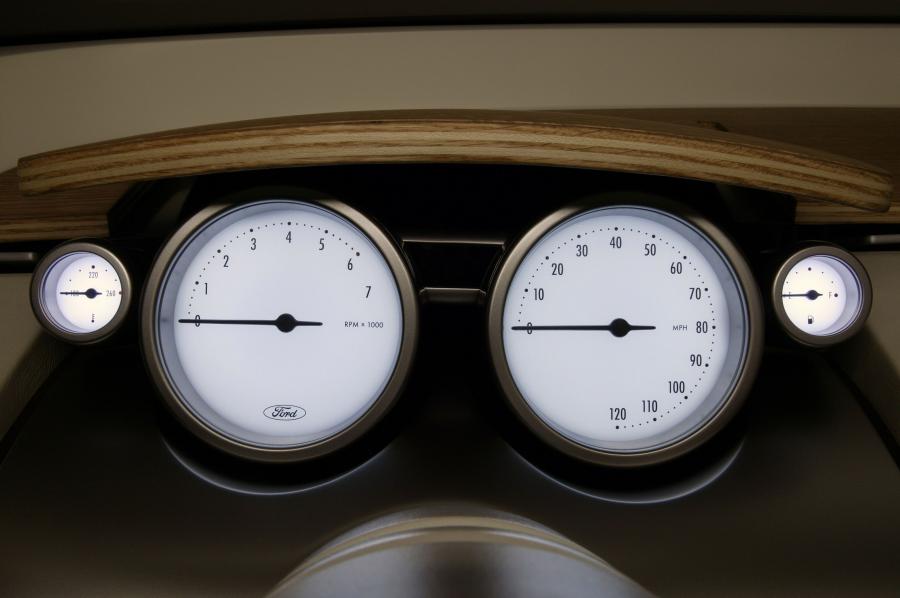  Ford Fairlane Concept 2005 года  (фото 10 из 52)